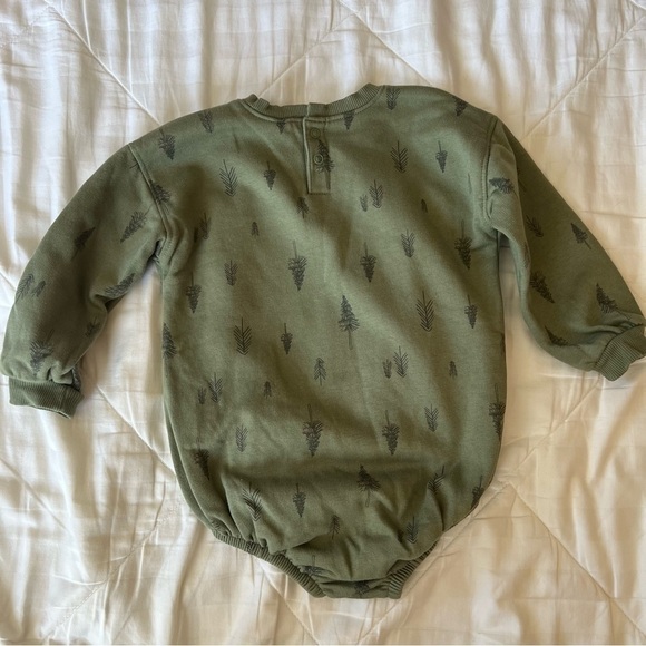 Grayson Collective Baby Bubble Sweashirt Romper in Green Forest Print Size 18 Mo - Picture 7 of 10